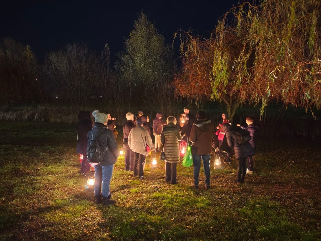 Hodajmo s fenjerima Udruga žena Izvor